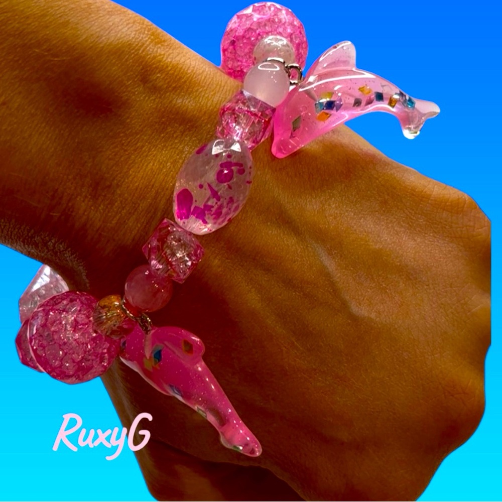 558. Pink Dolphin Beaded Bracelet